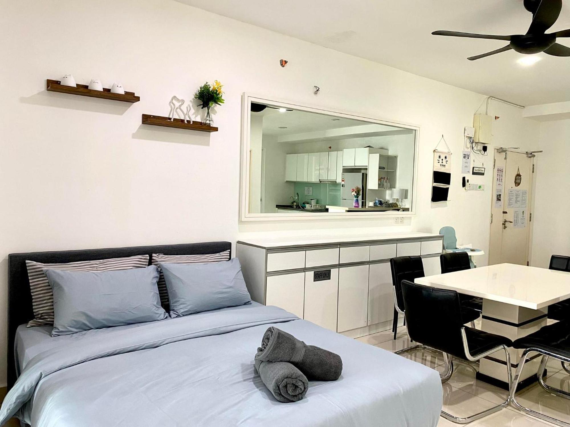 Mansion One Suite By Staycation Homestay Джорджтаун Экстерьер фото