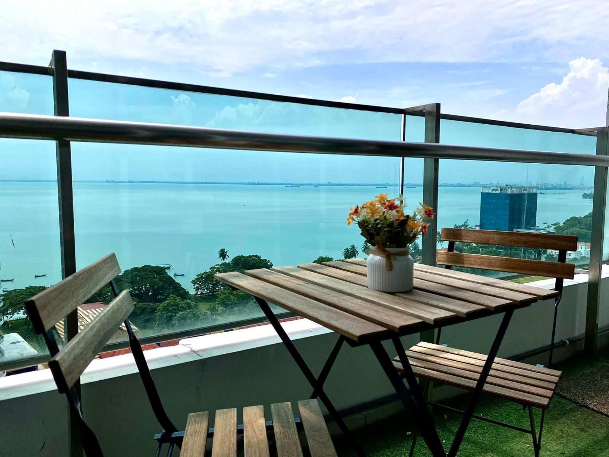 Mansion One Suite By Staycation Homestay Джорджтаун Экстерьер фото
